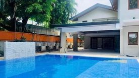 6 Bedroom House for rent in Urdaneta, Metro Manila near MRT-3 Buendia