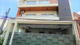 10 Bedroom House for sale in Moonwalk, Metro Manila