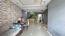 3 Bedroom Townhouse for sale in Tha Raeng, Bangkok