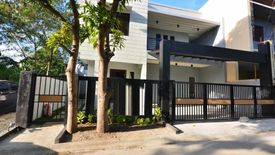 5 Bedroom House for sale in Poblacion, Metro Manila