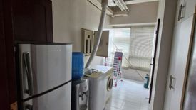 2 Bedroom Condo for rent in San Lorenzo, Metro Manila near MRT-3 Ayala