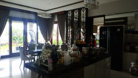 Rumah disewa dengan 4 kamar tidur di Pasir Kaliki, Jawa Barat