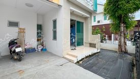 3 Bedroom Townhouse for sale in Khlong Thanon, Bangkok