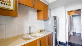 2 Bedroom Condo for rent in San Lorenzo, Metro Manila near MRT-3 Ayala