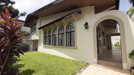 2 Bedroom House for rent in San Lorenzo, Metro Manila near MRT-3 Ayala