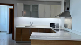 2 Bedroom Condo for rent in San Lorenzo, Metro Manila near MRT-3 Ayala