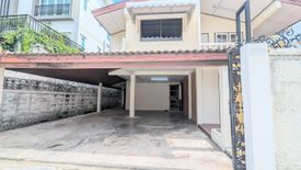 4 Bedroom House for rent in Sam Sen Nok, Bangkok near MRT Phawana