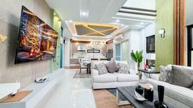 6 Bedroom House for sale in Talon Dos, Metro Manila