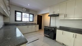 3 Bedroom House for rent in San Lorenzo, Metro Manila near MRT-3 Ayala