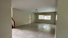 3 Bedroom House for rent in Dasmariñas North, Metro Manila near MRT-3 Ayala