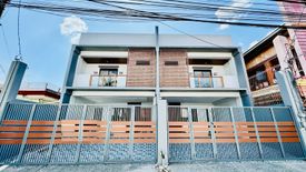 5 Bedroom Townhouse for sale in Manuyo Dos, Metro Manila