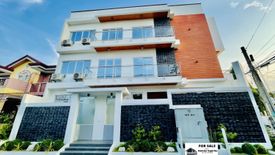 10 Bedroom House for sale in Moonwalk, Metro Manila