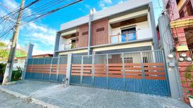 6 Bedroom House for sale in Manuyo Dos, Metro Manila