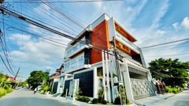 10 Bedroom House for sale in Moonwalk, Metro Manila