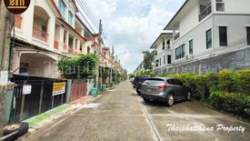 3 Bedroom Townhouse for sale in Dokmai, Bangkok