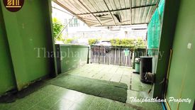 3 Bedroom Townhouse for sale in Dokmai, Bangkok