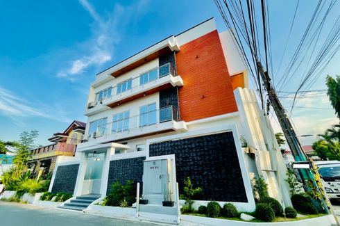 10 Bedroom House for sale in Moonwalk, Metro Manila