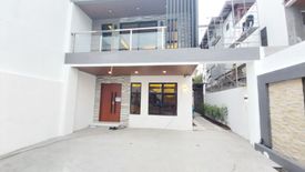 5 Bedroom House for sale in Talon Dos, Metro Manila