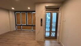 2 Bedroom Townhouse for rent in Hua Mak, Bangkok