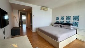 2 Bedroom Condo for sale in Urdaneta, Metro Manila near MRT-3 Ayala