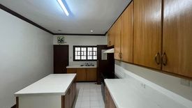 3 Bedroom House for rent in San Lorenzo, Metro Manila near MRT-3 Ayala