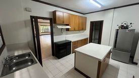 3 Bedroom House for rent in San Lorenzo, Metro Manila near MRT-3 Ayala