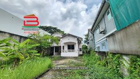 3 Bedroom House for sale in Tha Raeng, Bangkok