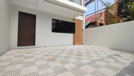 4 Bedroom House for sale in Talon Dos, Metro Manila