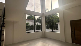 4 Bedroom House for sale in Moonwalk, Metro Manila