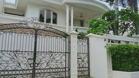 Rumah dijual dengan 4 kamar tidur di Cilandak Barat, Jakarta