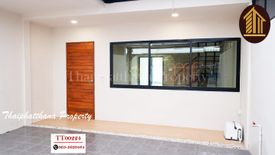 2 Bedroom Townhouse for sale in Samrong Nuea, Samut Prakan near MRT Samrong