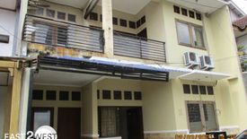 Rumah dijual dengan 4 kamar tidur di Pamulang Barat, Banten