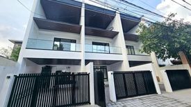 4 Bedroom House for sale in Almanza Uno, Metro Manila