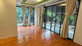 4 Bedroom House for rent in San Lorenzo, Metro Manila near MRT-3 Ayala