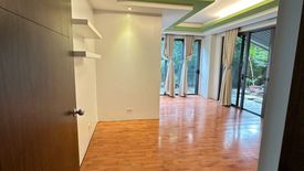 4 Bedroom House for rent in San Lorenzo, Metro Manila near MRT-3 Ayala