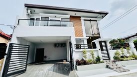 5 Bedroom House for sale in Moonwalk, Metro Manila