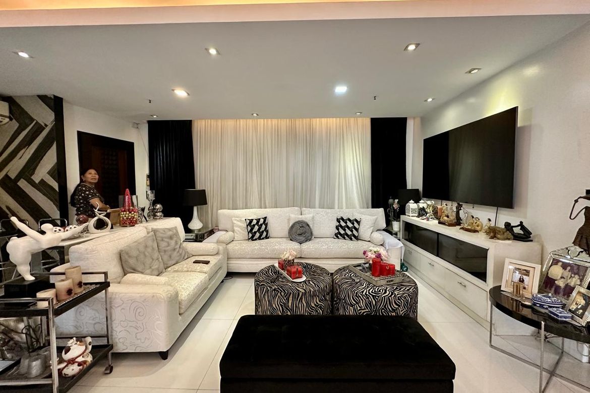 FS: 3BR Unit at Platinum 1000, Greenhills, San Juan.