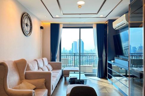 2 Bedroom Condo for sale in Huai Khwang, Bangkok