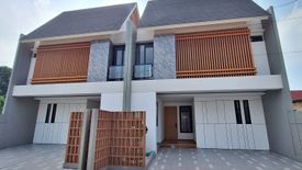 Rumah dijual dengan 4 kamar tidur di Kali Tirto, Yogyakarta