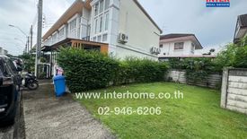 3 Bedroom Townhouse for sale in Tha Raeng, Bangkok