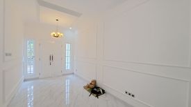 Rumah dijual dengan 4 kamar tidur di Duren Sawit, Jakarta