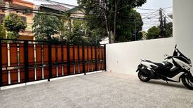 Rumah dijual dengan 3 kamar tidur di Kalisari, Jakarta