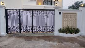 Rumah dijual dengan 4 kamar tidur di Kalisari, Jakarta