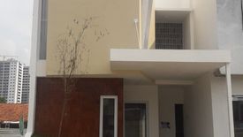 Rumah dijual dengan 4 kamar tidur di Ciputat, Banten