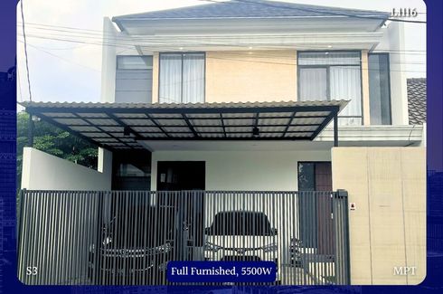 Rumah dijual dengan 4 kamar tidur di Tenggilis Mejoyo, Jawa Timur
