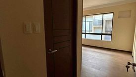 4 Bedroom Townhouse for sale in Urdaneta, Metro Manila near MRT-3 Ayala