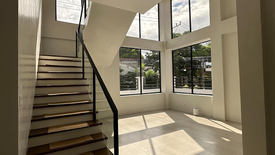 5 Bedroom House for sale in Moonwalk, Metro Manila