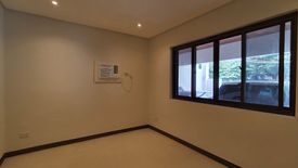 5 Bedroom House for rent in San Lorenzo, Metro Manila near MRT-3 Ayala