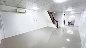 3 Bedroom Townhouse for rent in Bang Chak, Bangkok