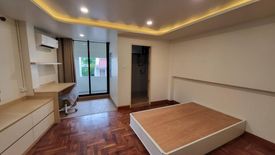 3 Bedroom Townhouse for rent in Khlong Tan Nuea, Bangkok